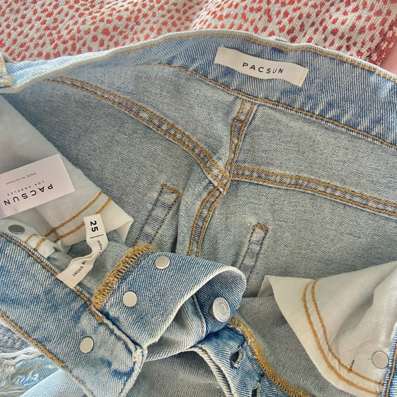 High Rise Icon Short - Picture 3 of 3